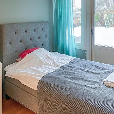 Beautiful Home In Oerebro With Kitchen Екстериор снимка